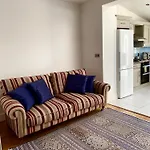 Entire House Wimbledon Lodge